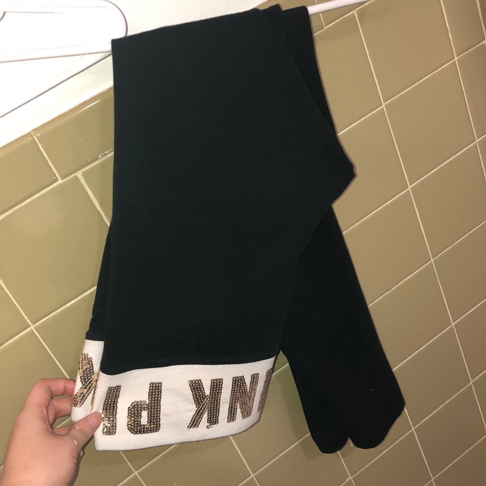 Pink Victoria’s Secret yoga pants / leggings med